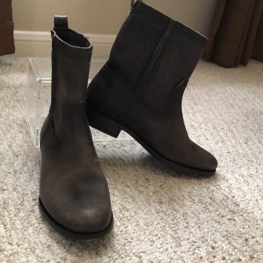 Frye Cara short boot in Smoke